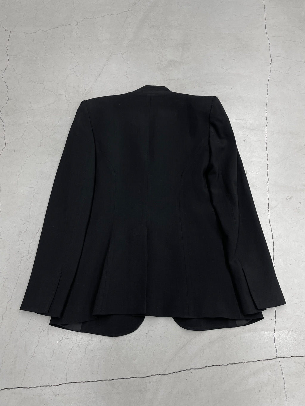 Early 00‘s Helmut Lang Asymmetric Blazer (2)