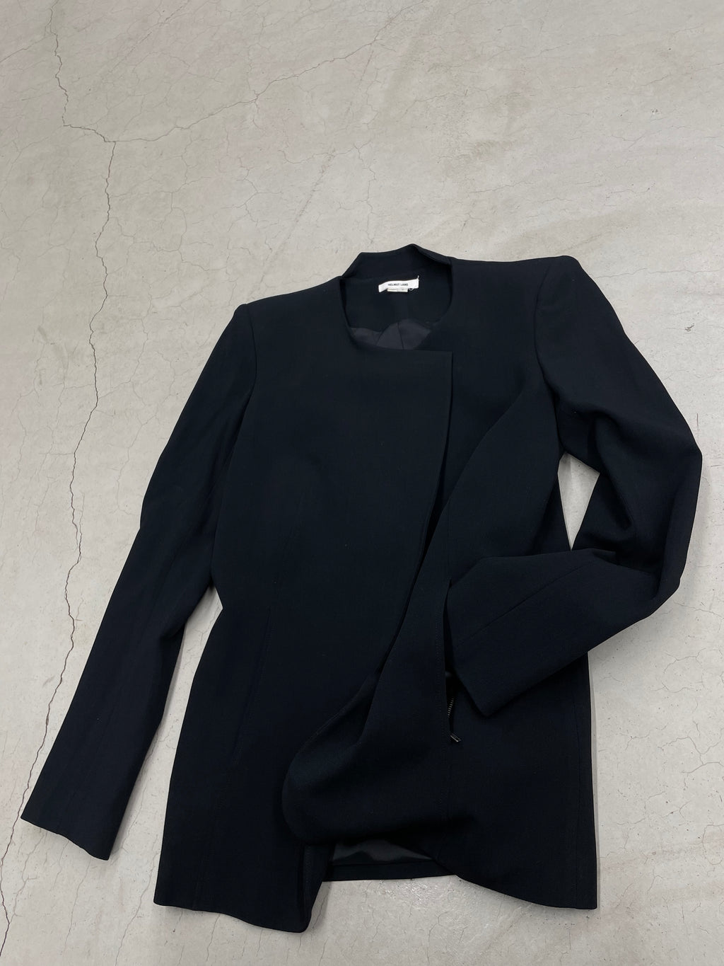Early 00‘s Helmut Lang Asymmetric Blazer (2)