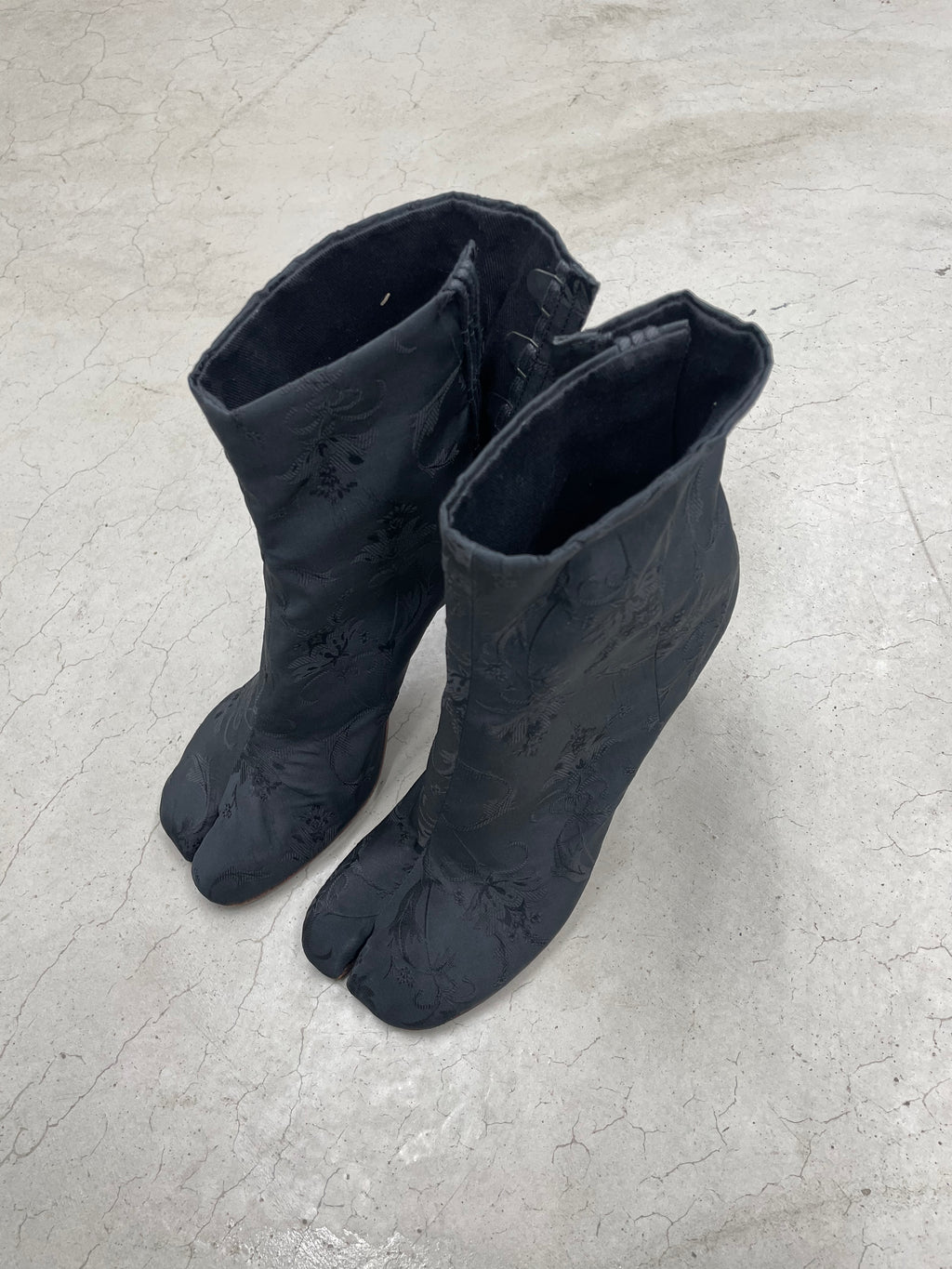 VETEMENTS FW18 Jacquard Coin Heels Geisha Boots (38)