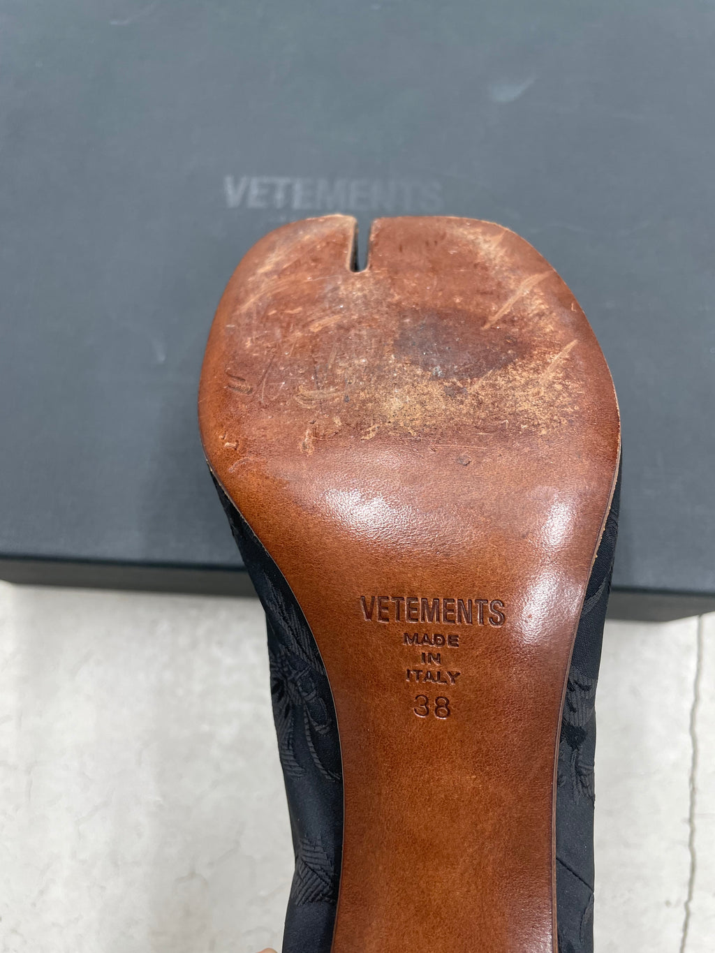 VETEMENTS FW18 Jacquard Coin Heels Geisha Boots (38)